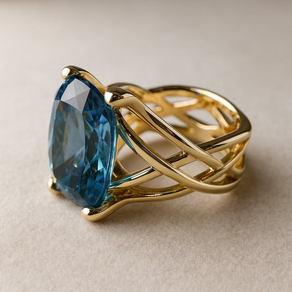 Vintage Ring van Blauwe Zirkonia en Goud