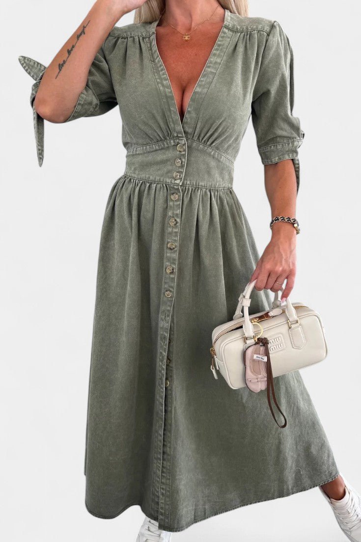 Adelina | Midi Jurk met Knopen en V-hals